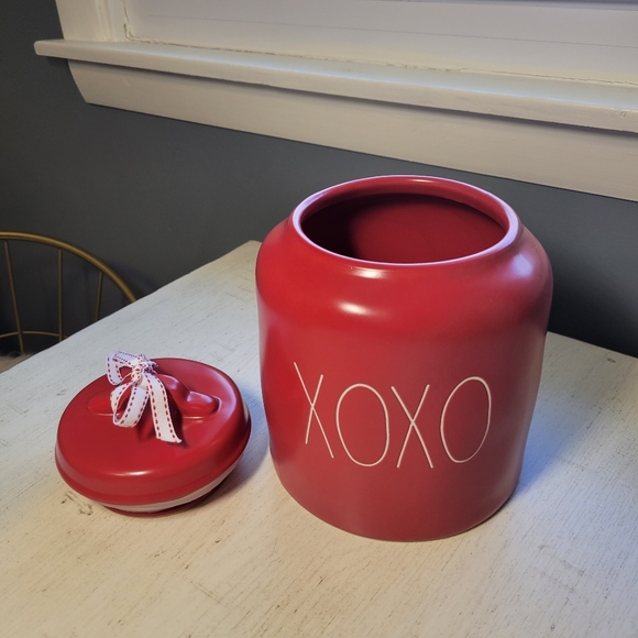 ⭐️Rae Dunn XOXO Large Canister ⭐️NEW⭐️ - Picture 3 of 5